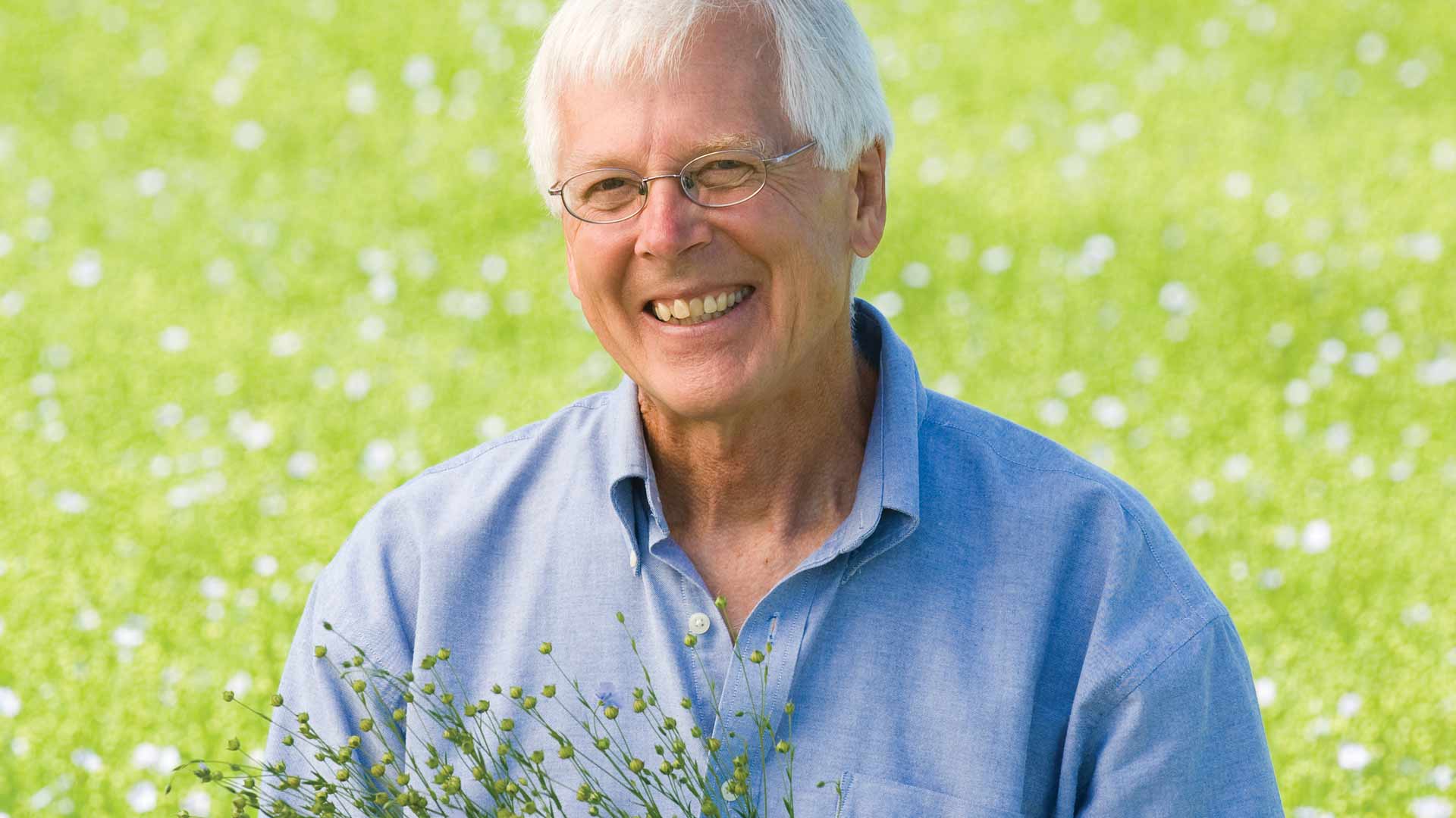 Richard Magnussen in a field of flax grass