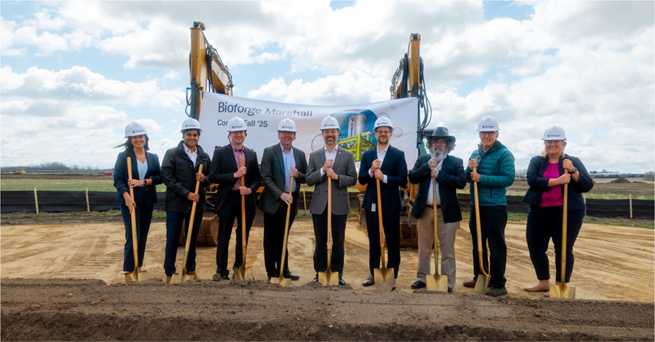 Photo of the Bioforge team at the groundbreaking of its Mankato facility